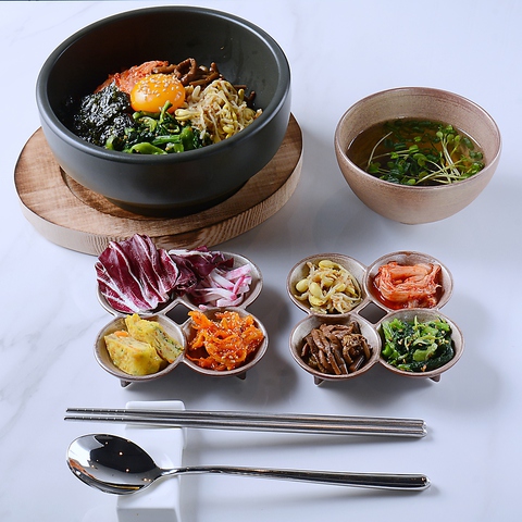 白いインテリアがオシャレな 韓国料理ソアｓｏａｒ 愛知県名古屋市中区栄に2月日オープン